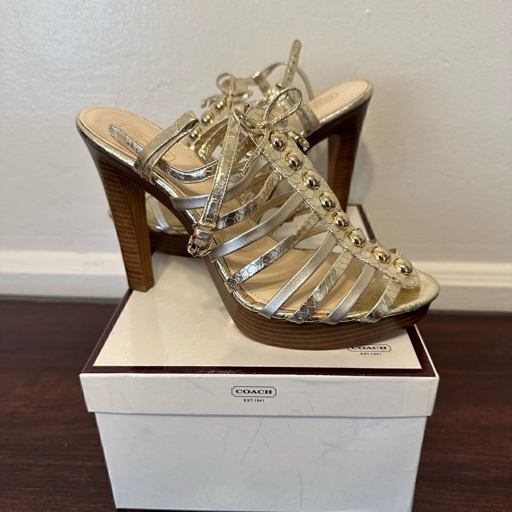 Coach Women’s platform heel leather sandal in gold size 7 - Picture 3 of 14